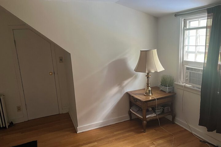 Room 6 of 18