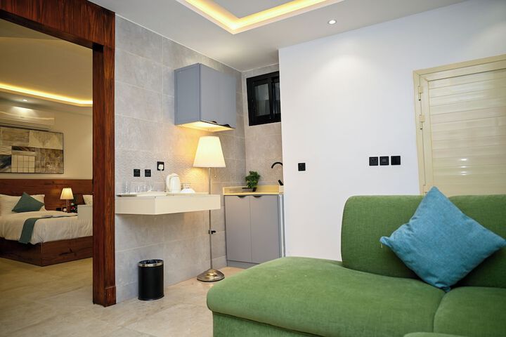Room 16 of 32