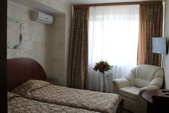 Room 4 of 82