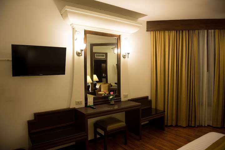 Room 9 of 50