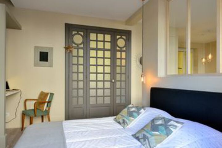 Room 8 of 16