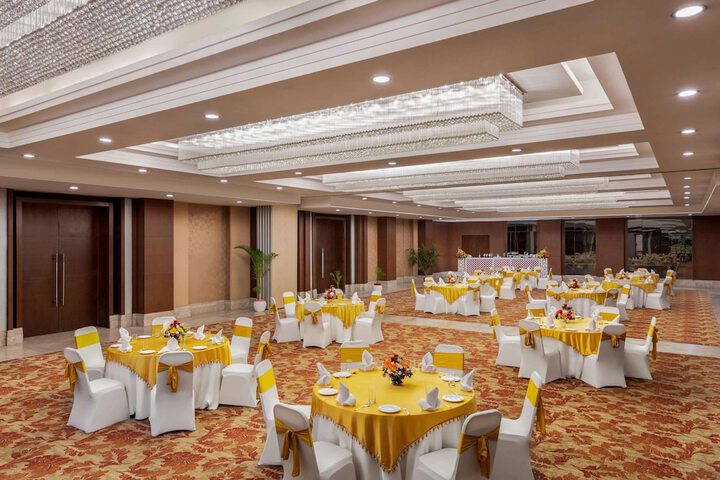 Ballroom/Hall 33 of 41