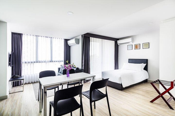 Room 10 of 82
