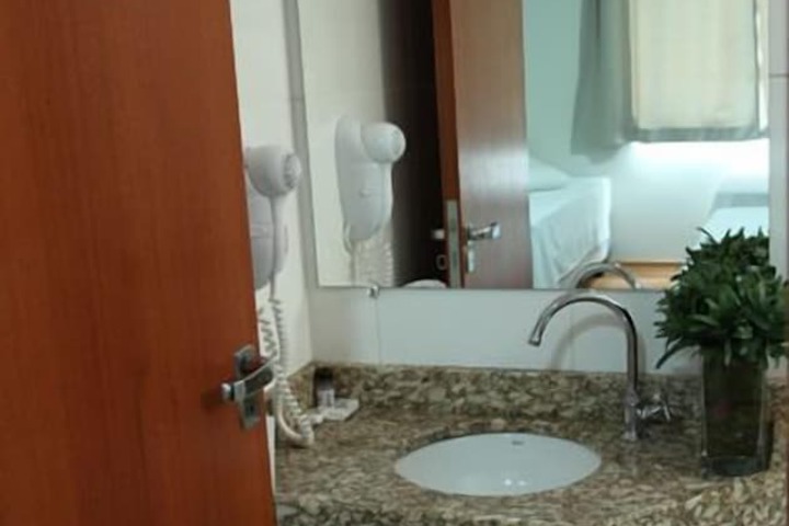 Room 34 of 40