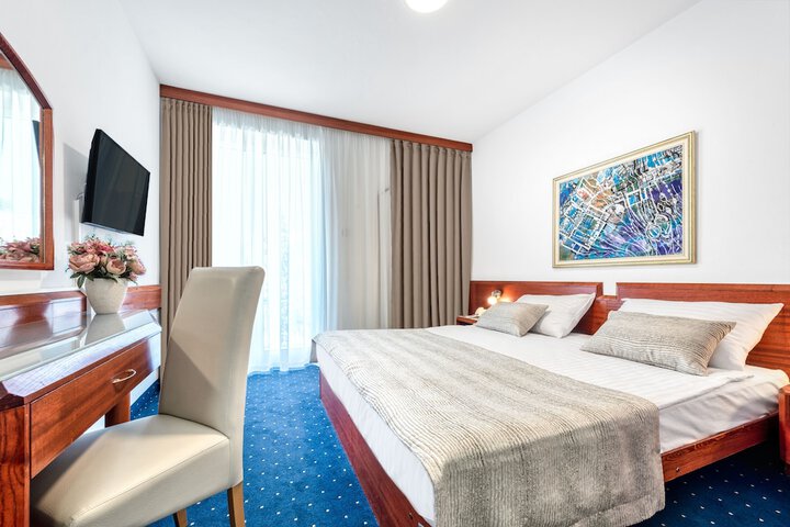 Room 11 of 49