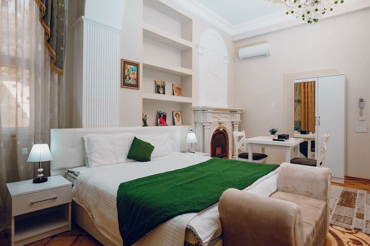 Room 10 of 24