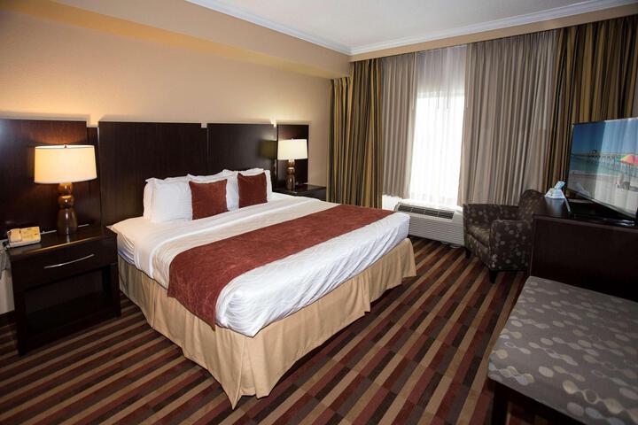 Suite 1 King Bed Microwave and Refrigerator WiFi Full Breakfast (7 of 31)