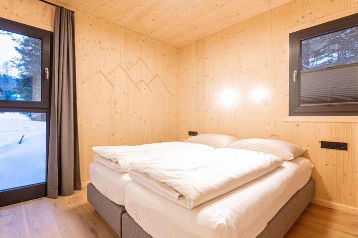 Room 4 of 37