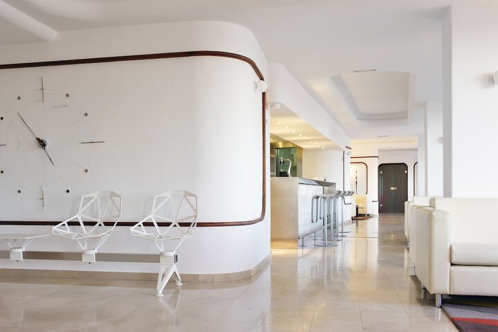 Lounge 80 of 95