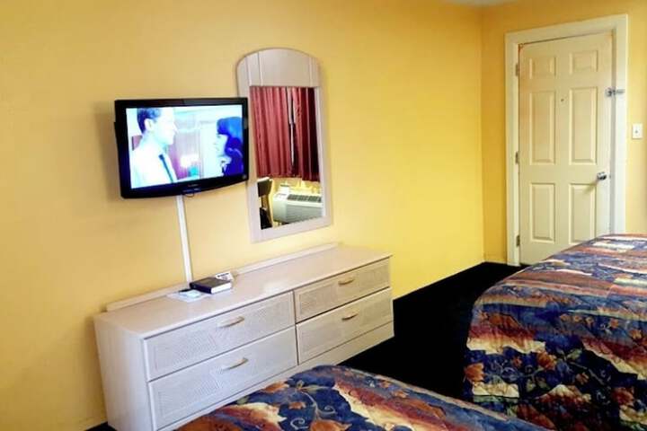 Room 2 of 10