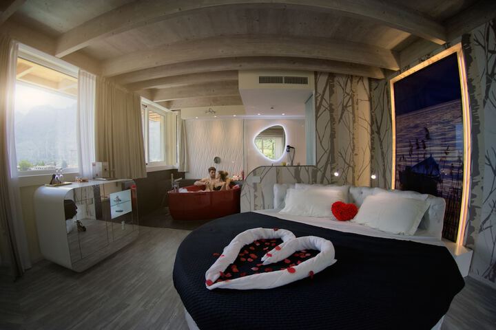 Room 17 of 64