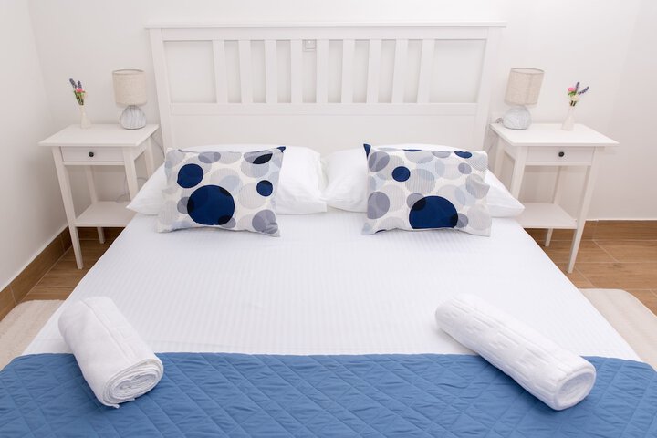 Room 8 of 18