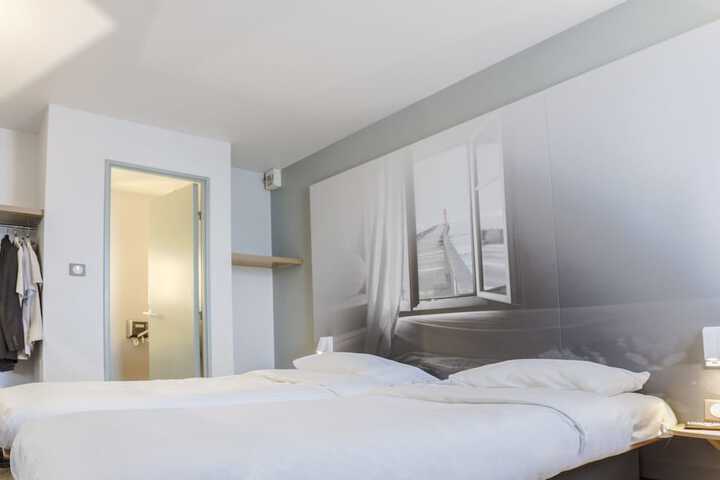 Room 10 of 43