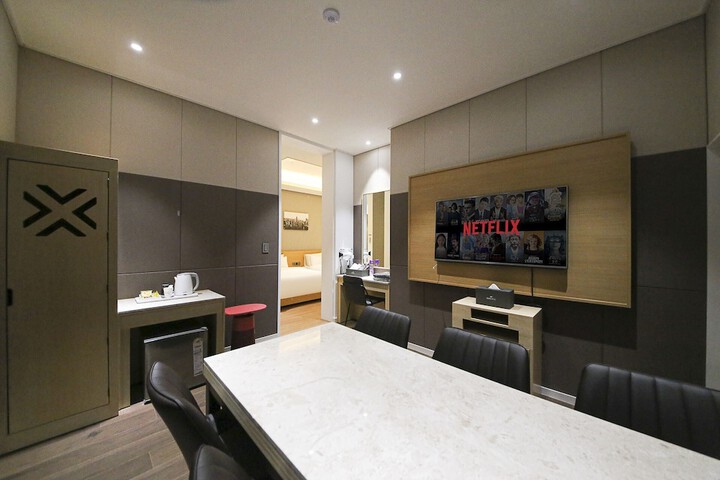 Room 20 of 39