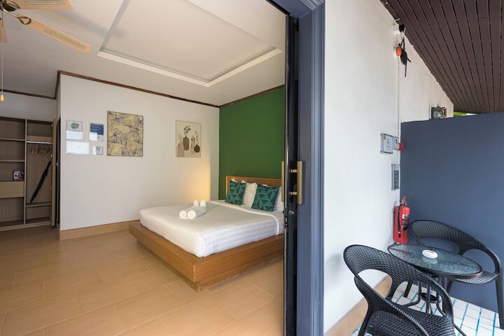 Room 16 of 100