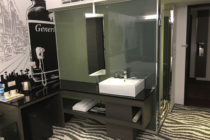 Room 14 of 60