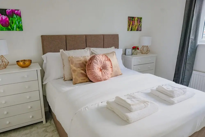 Room 5 of 18