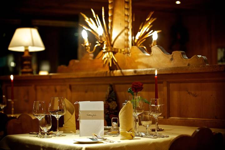 Dining 33 of 44
