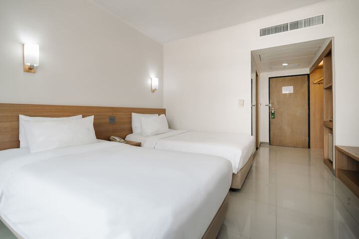 Room 33 of 85