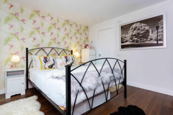 Room 12 of 19