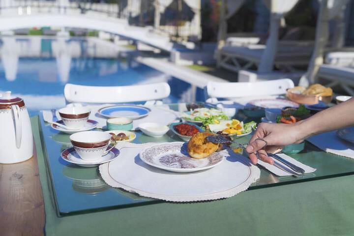 Breakfast/Coffee Service 31 of 47