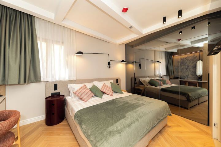 Room 7 of 37