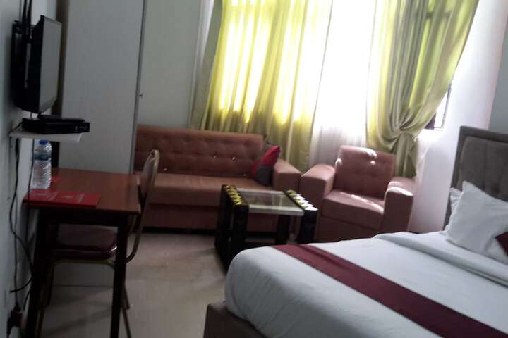 Room 4 of 30
