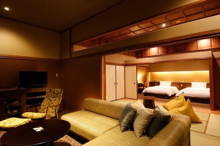 Room 11 of 36