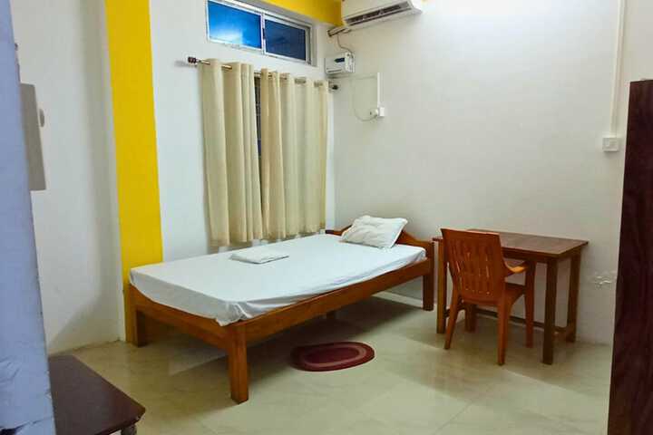 Room 6 of 32