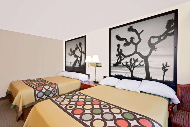 1 Queen Bed (15 of 16)