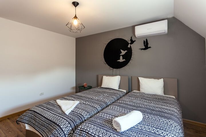 Room 5 of 24