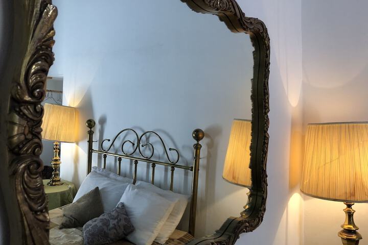 Room 10 of 28