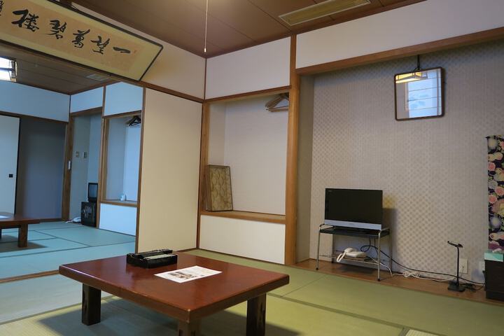 Room 10 of 48