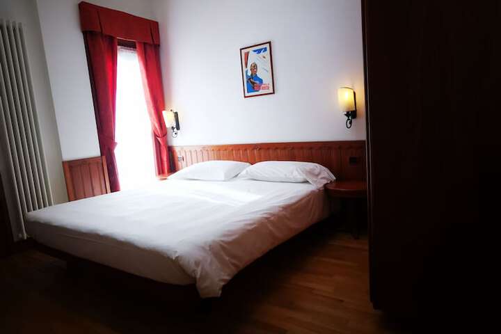 Room 11 of 35