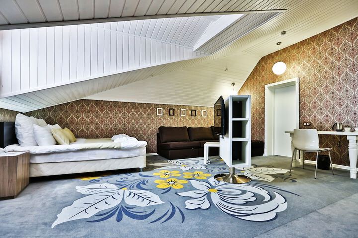 Room 19 of 49