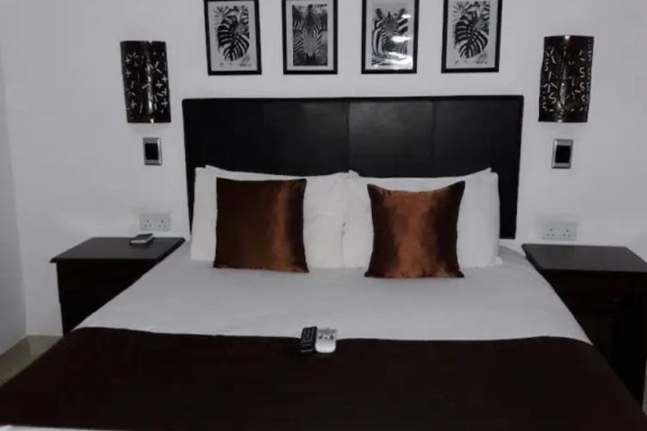 Room 2 of 10