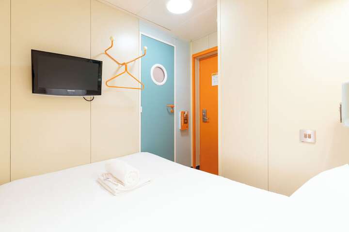 Room 28 of 47