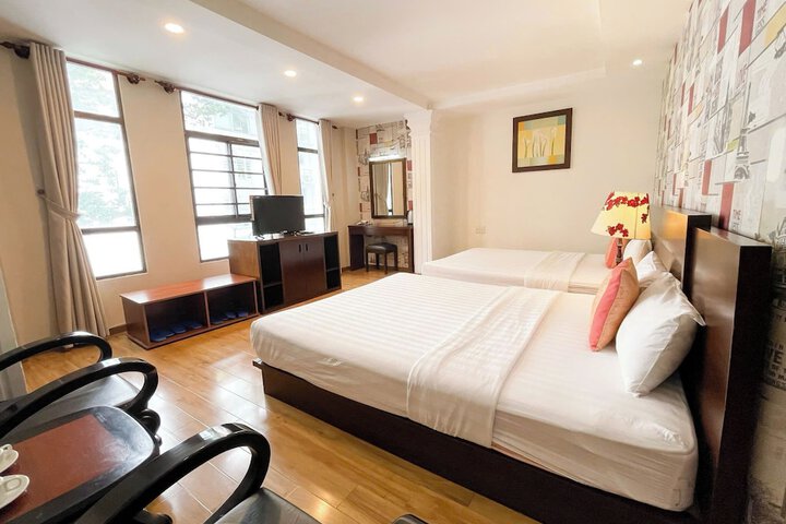 Room 17 of 33