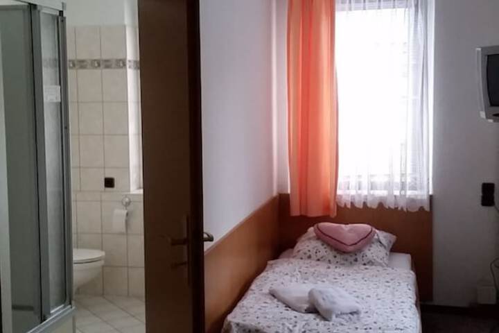 Room 13 of 50