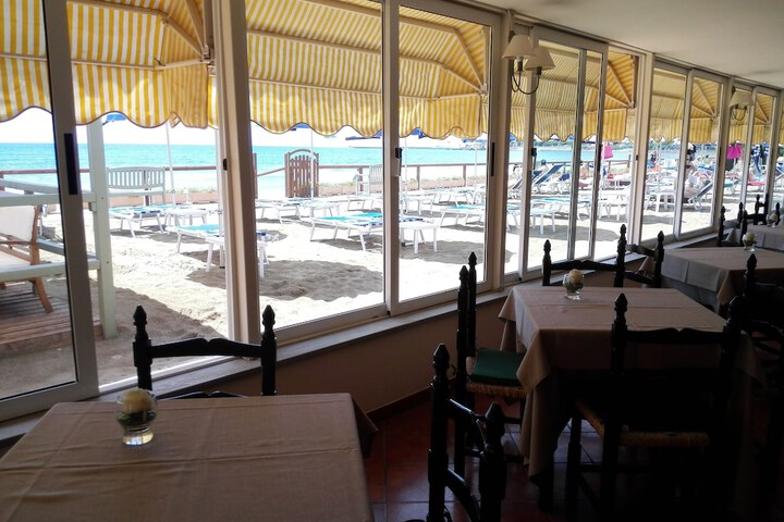 Dining 48 of 94