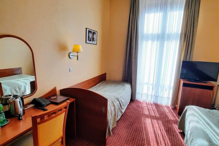 Room 5 of 33