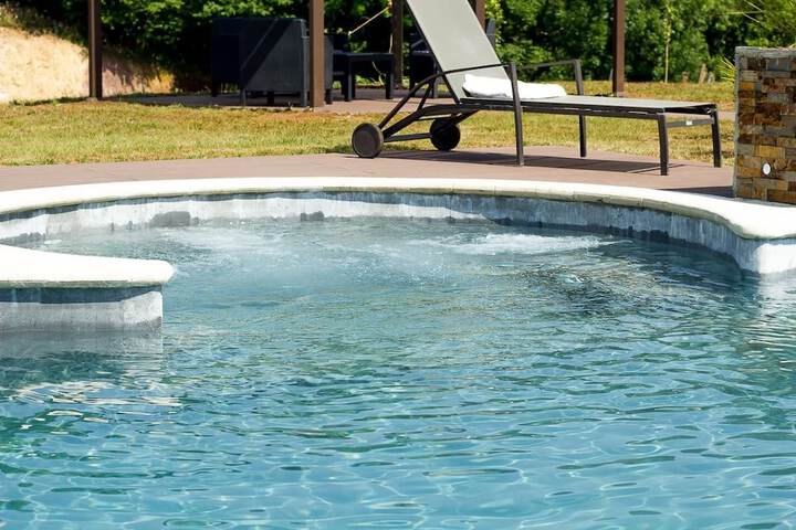 Pool 41 of 75