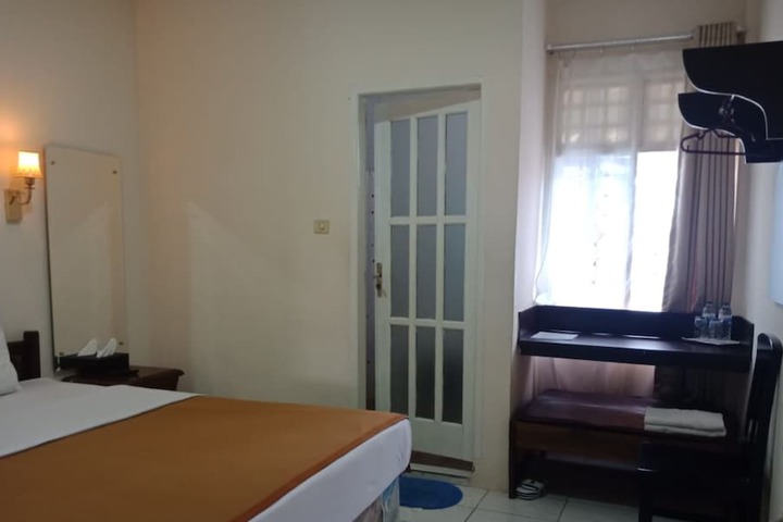 Room 6 of 42
