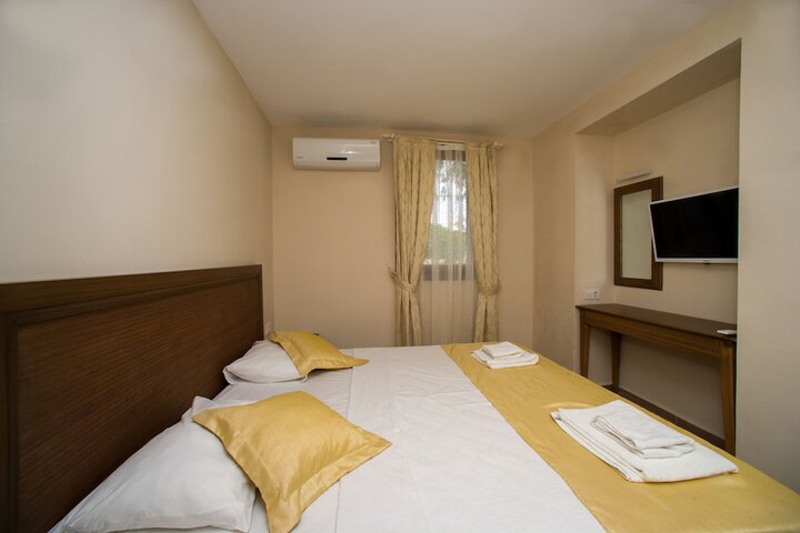Room 5 of 22