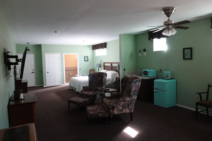 Room 33 of 42