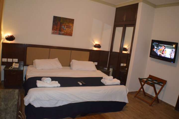 Room 6 of 22