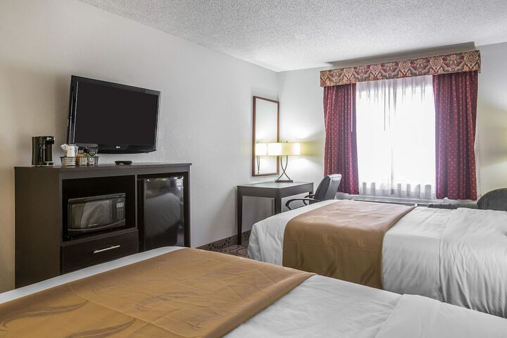2 Queen Beds (11 of 11)
