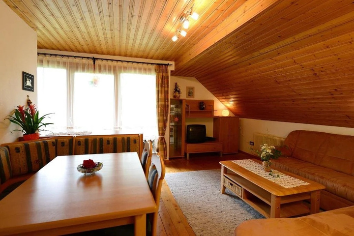 Room 4 of 15
