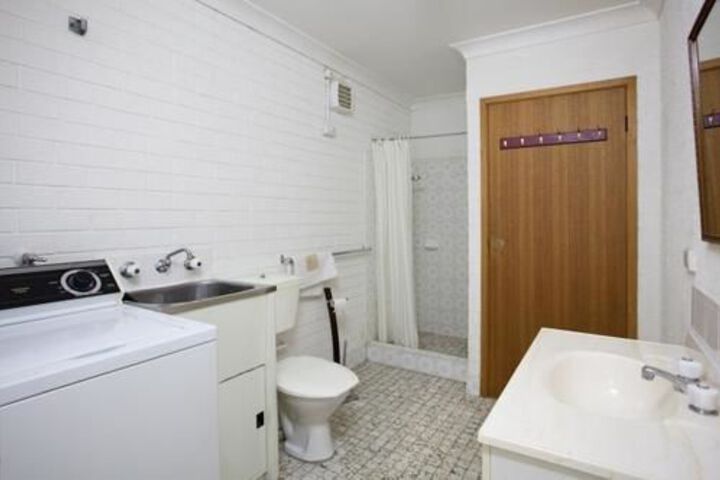 Room 17 of 19