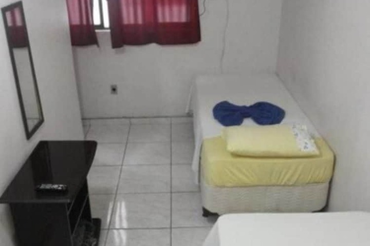 Room 6 of 28